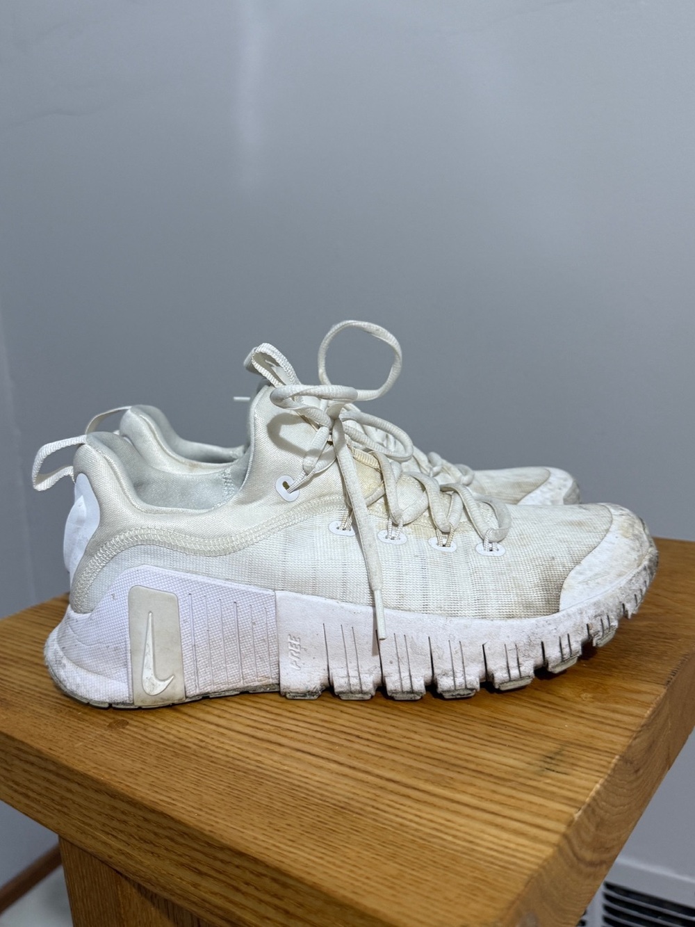 Nike Free Metcon 6 Womens 8.5 White Cream Cross Training Gym Workout Sneakers